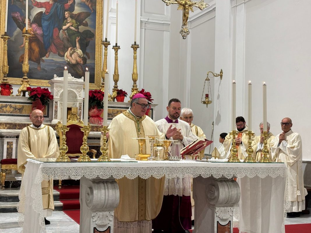 Foto ischia don marco trani n1 altare ischia